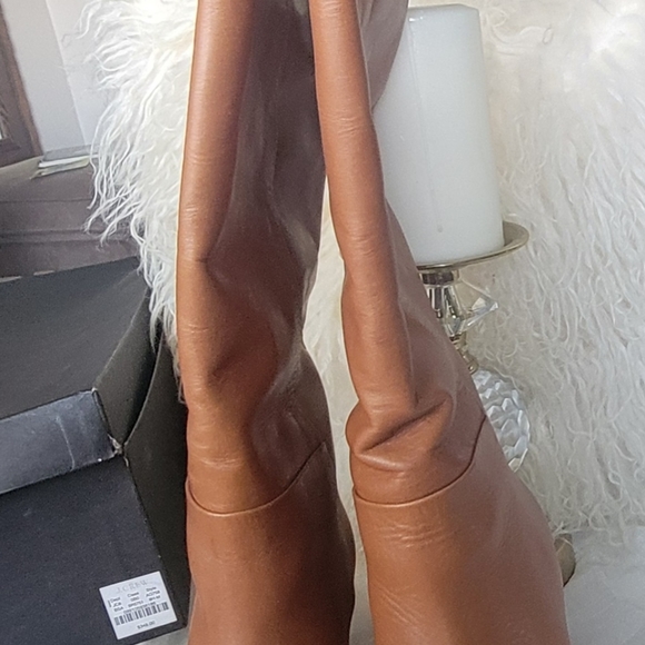 Boots - Picture 4 of 10